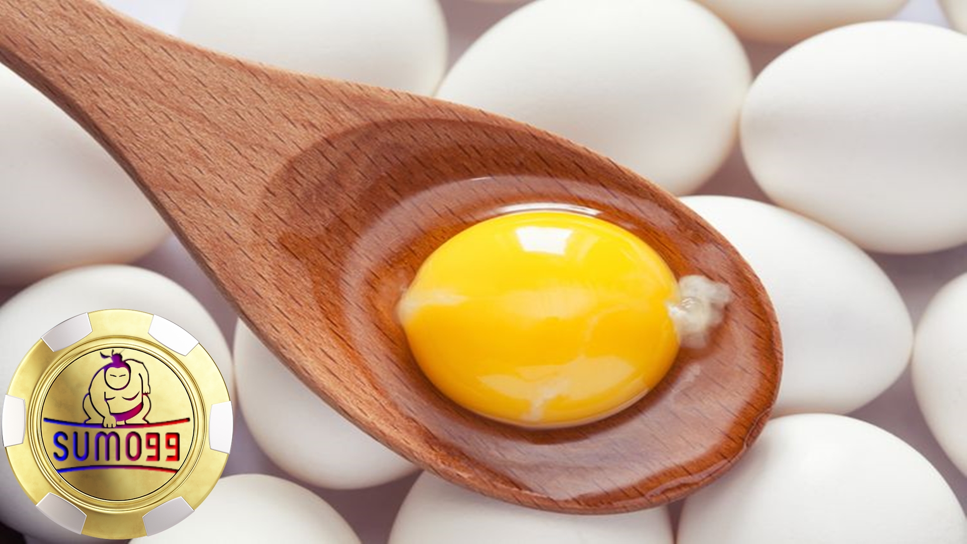 Витамины в яичном желтке. Яичный желток. Куриный желток. Сырое яйцо. Желток куриного яйца.